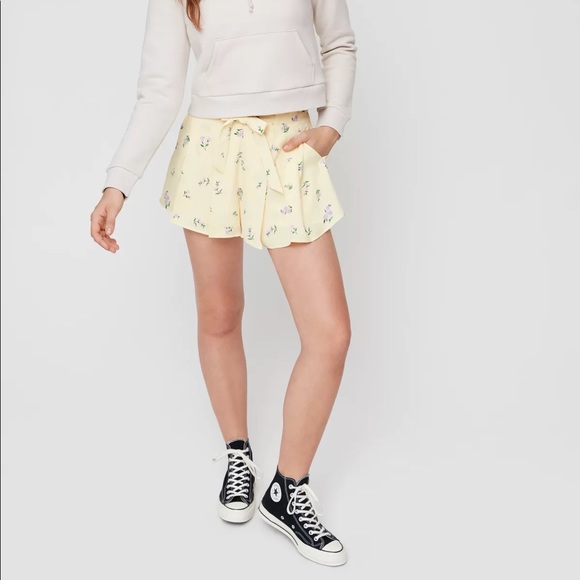 Aritzia Sunday Best Westley Pleated Short Pastel Yellow/Orchid 6 - Picture 3 of 8